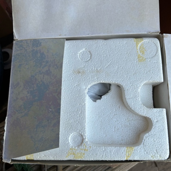 Precious Moments Toy Chest Music Box Pink New in Box - Picture 14 of 16